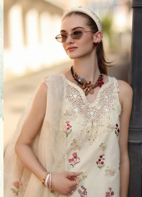Maria B Luxury 3-Piece Lawn Embroidered Suit – Code 834 - alternate view