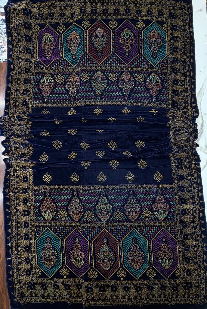 Bareeze New Volume Printed Velvet Shawl – Winter Collection 2026 - alternate view