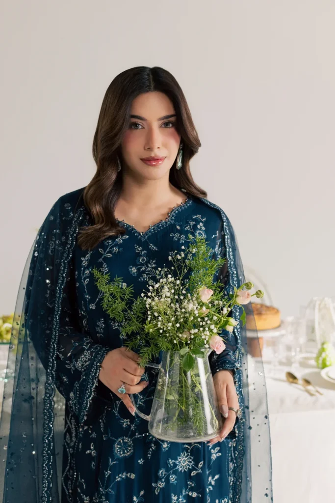 Batik 3-Piece Dhanak Embroidered Suit – Code 3677 - alternate view