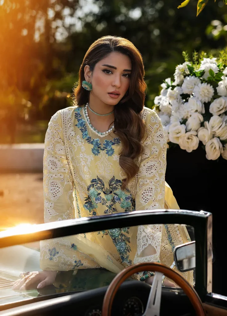 Kahaf 3-Piece Dhanak Embroidered Suit – Code 3692 - alternate view