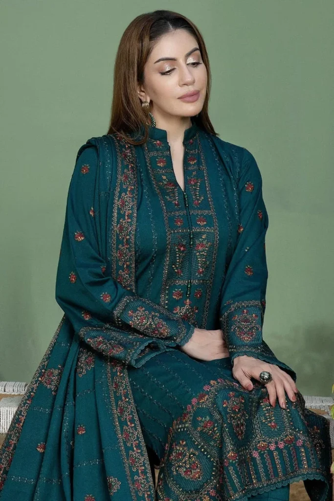 Noor e Fajar 3-Piece Dhanak Embroidered Suit - alternate view